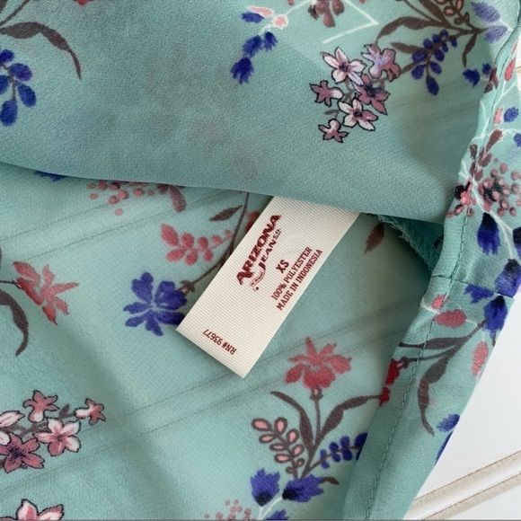 Arizona Jean Company Green Blouse with Bell Sleeves and Ruffled Peplum - Picture 6 of 8